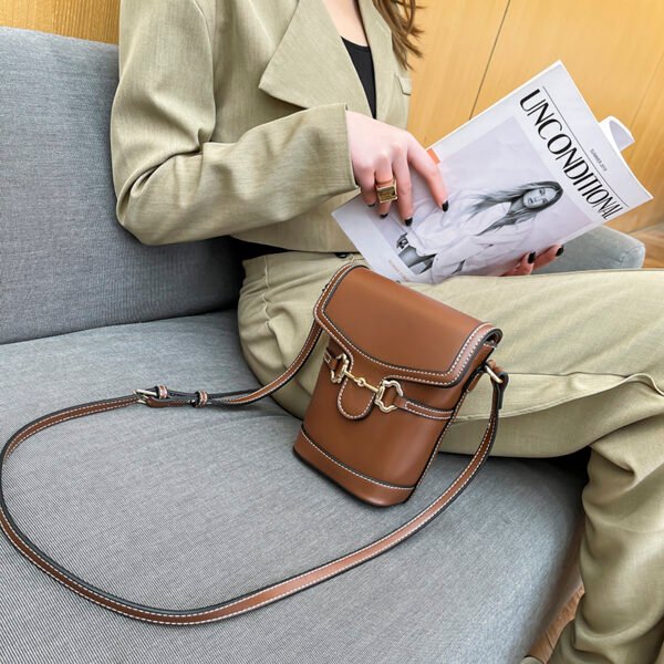 Early Spring Retro All-Match Bucket Small Bag Fashionable All-Match Mobile Phone Bag Portable Lightweight Shoulder Crossbody