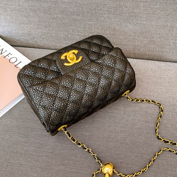 Single-Shoulder Bag: Classic Diamond Embroidery