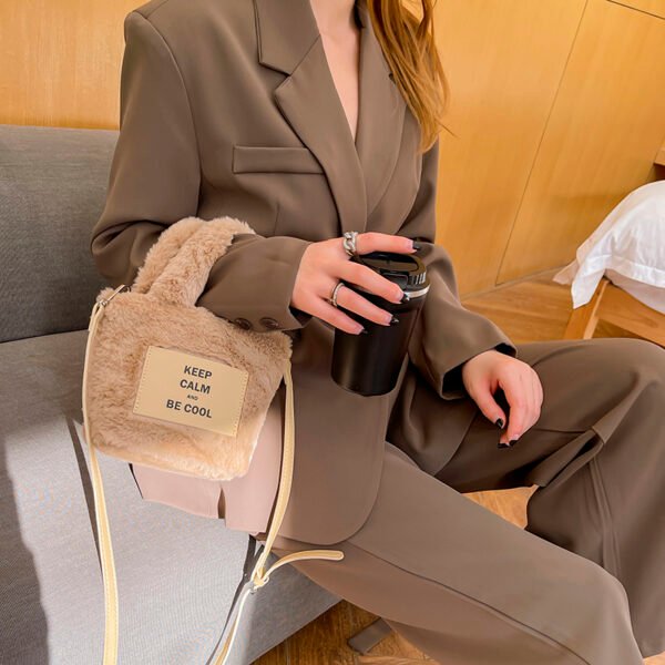 主图 (5) Plush Bags For Women In Autumn, Cute Makeup Bags For Students, Versatile Winter, Spring And Autumn Imitation Fur Letter Bags