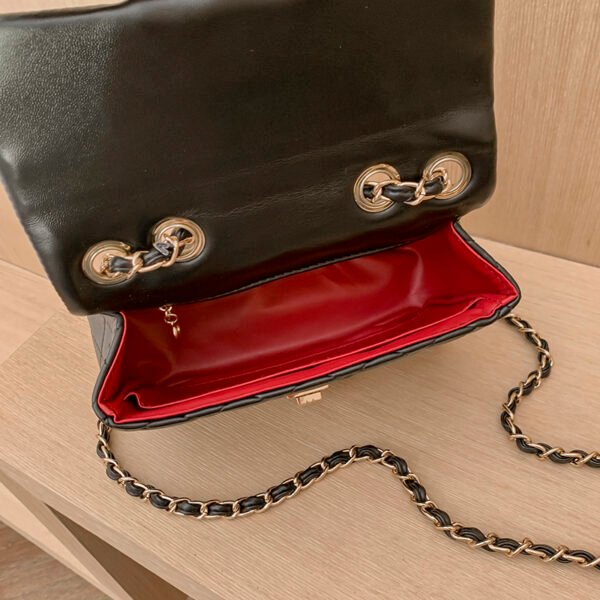 Classic Chanel style bag, celebrity style, diamond chain messenger bag, lazy fashion shoulder bag