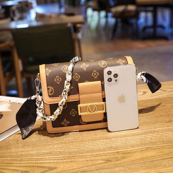 Ladies New Style Bag Lock Large Capacity Fashion Women's Bag Middle-Aged Mother Messenger Bag