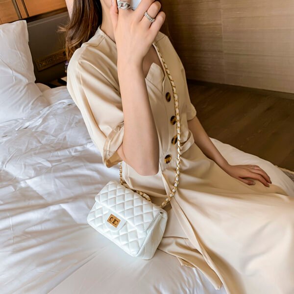 Classic Chanel style bag, celebrity style, diamond chain messenger bag, lazy fashion shoulder bag