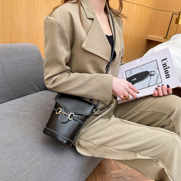 Early Spring Retro All-Match Bucket Small Bag Fashionable All-Match Mobile Phone Bag Portable Lightweight Shoulder Crossbody