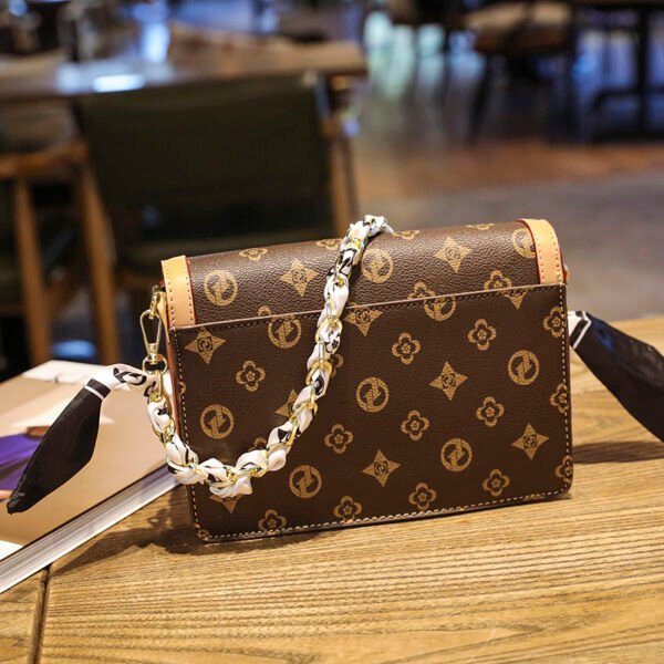 Ladies New Style Bag Lock Large Capacity Fashion Women's Bag Middle-Aged Mother Messenger Bag