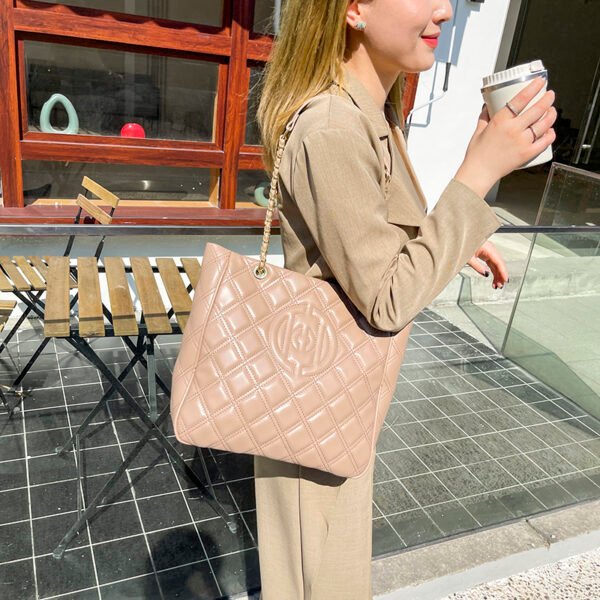 New Large-Capacity Diamond Chain Tote Bag Simple Light Luxury High-End Shoulder Bag Casual Commuting Versatile Women's Bag