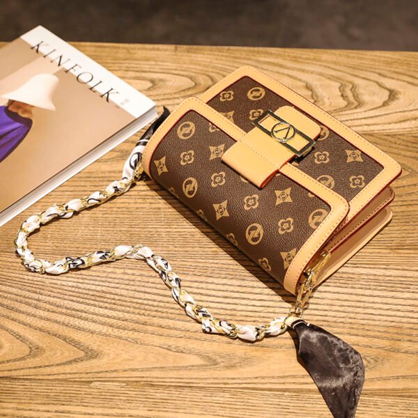 Ladies New Style Bag Lock Large Capacity Fashion Women's Bag Middle-Aged Mother Messenger Bag