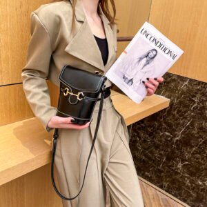 Early Spring Retro All-Match Bucket Small Bag Fashionable All-Match Mobile Phone Bag Portable Lightweight Shoulder Crossbody