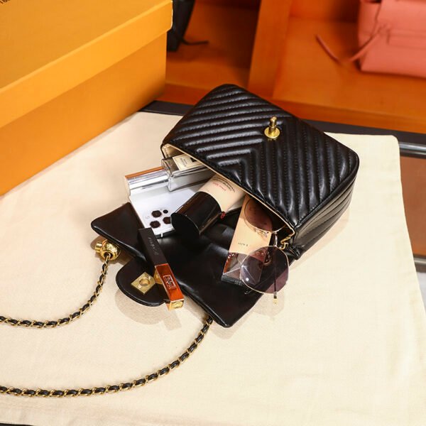 High-Grade Diamond Chain Small Chanel Style All-Match Bag Middle-Aged Women's Bag Shoulder Crossbody Classic Small Bag