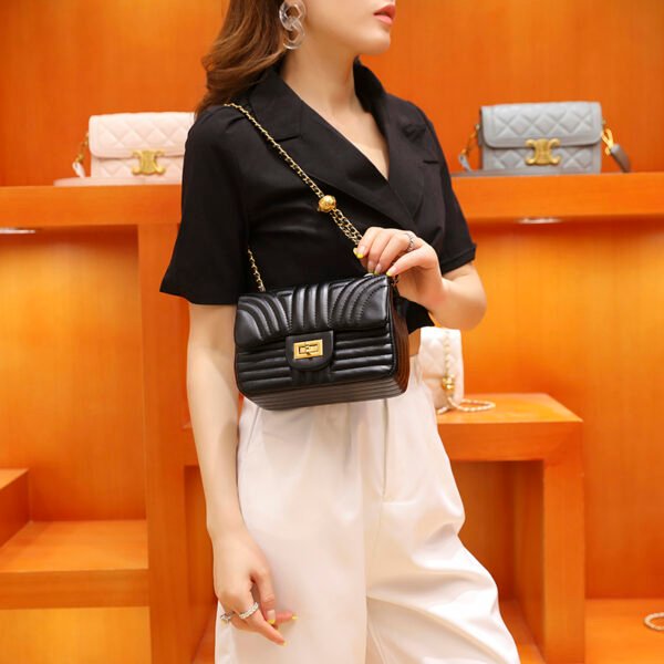 Cross-Border Diamond Chain Messenger Bag Women's Retro One-Shoulder Underarm Bag High-End Handbag