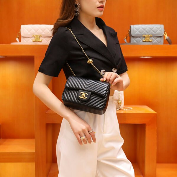 High-Grade Diamond Chain Small Chanel Style All-Match Bag Middle-Aged Women's Bag Shoulder Crossbody Classic Small Bag