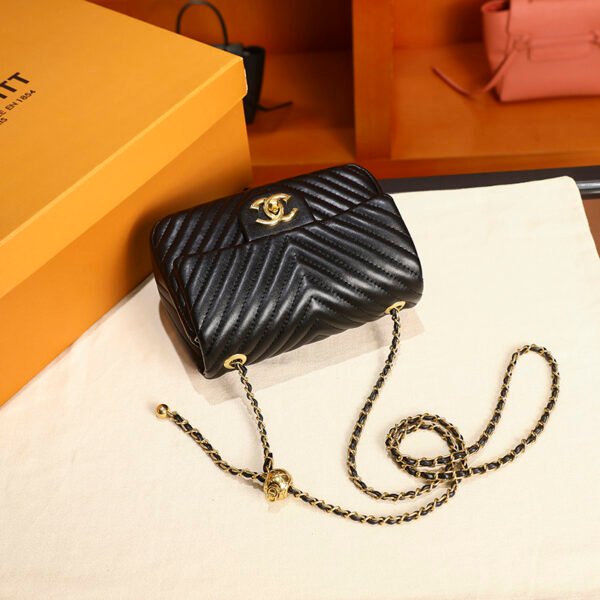 High-Grade Diamond Chain Small Chanel Style All-Match Bag Middle-Aged Women's Bag Shoulder Crossbody Classic Small Bag
