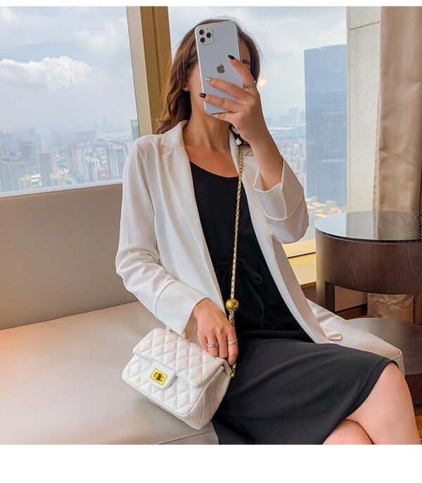 详情 (18) Chanel Style Pattern Crossbody Bag High Quality Fashionable Diamond Chain Shoulder Bag