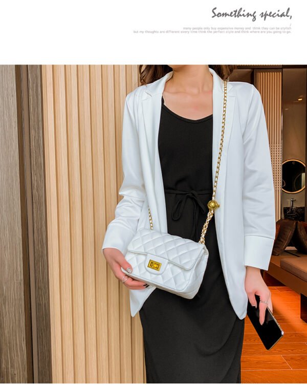 详情 (20) Chanel Style Pattern Crossbody Bag High Quality Fashionable Diamond Chain Shoulder Bag