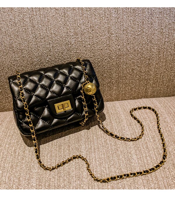 详情 (28) Chanel Style Pattern Crossbody Bag High Quality Fashionable Diamond Chain Shoulder Bag