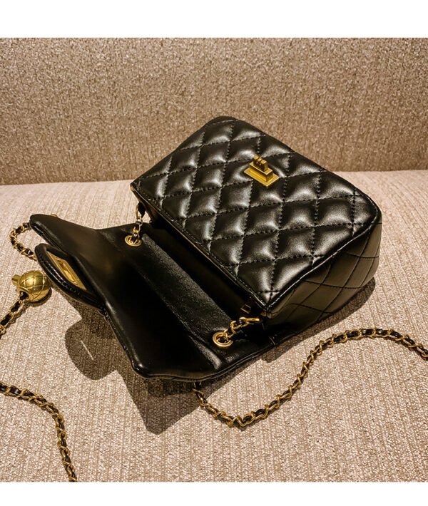详情 (32) Chanel Style Pattern Crossbody Bag High Quality Fashionable Diamond Chain Shoulder Bag
