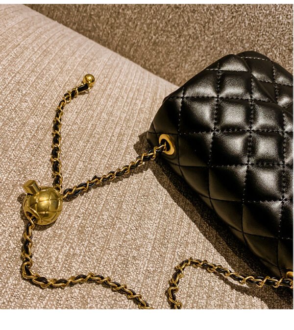 详情 (5) Chanel Style Pattern Crossbody Bag High Quality Fashionable Diamond Chain Shoulder Bag