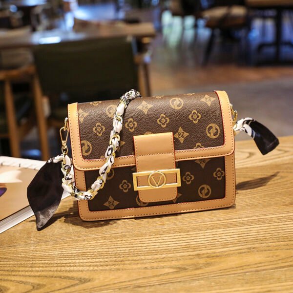 Ladies New Style Bag Lock Large Capacity Fashion Women's Bag Middle-Aged Mother Messenger Bag