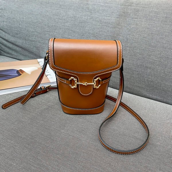 Early Spring Retro All-Match Bucket Small Bag Fashionable All-Match Mobile Phone Bag Portable Lightweight Shoulder Crossbody