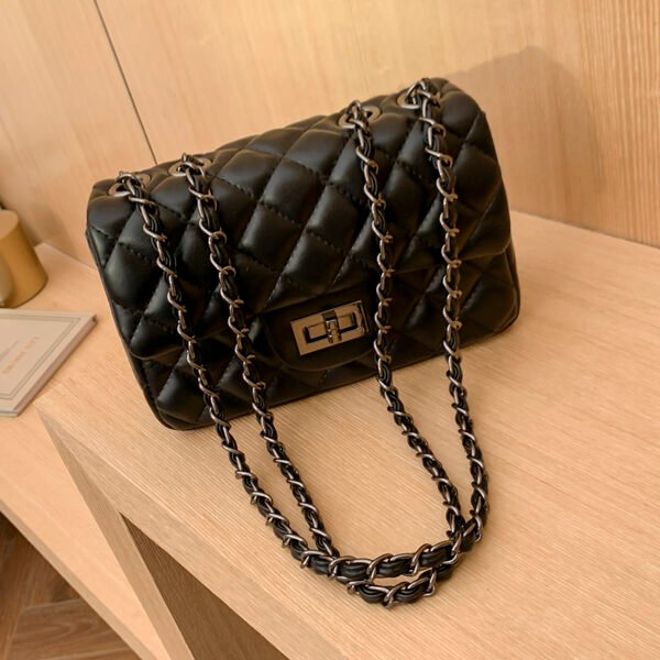 Classic Chanel style bag, celebrity style, diamond chain messenger bag, lazy fashion shoulder bag