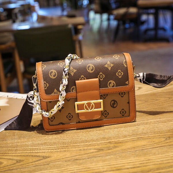 Ladies New Style Bag Lock Large Capacity Fashion Women's Bag Middle-Aged Mother Messenger Bag
