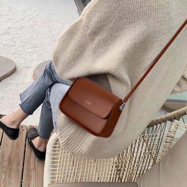 New Arrival Women’s Genuine Leather Saddle Shoulder Bag – Minimalist Style for the Modern Commute