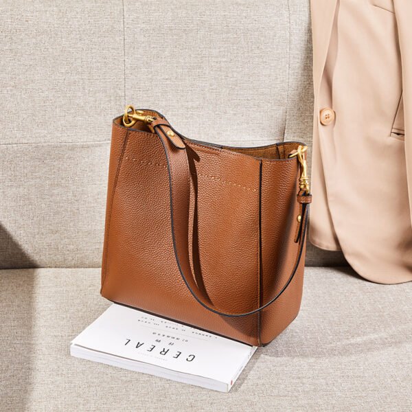 10.1300127 New Arrival Women’s Genuine Leather Saddle Shoulder Bag – Minimalist Style for the Modern Commute