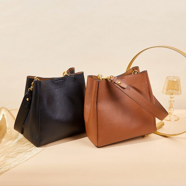 101.1500163 New Arrival Women’s Genuine Leather Saddle Shoulder Bag – Minimalist Style for the Modern Commute