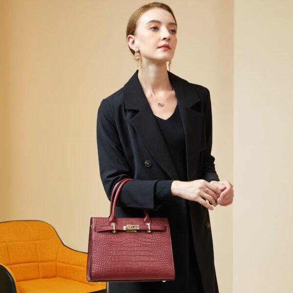 9.2819733 2025 New Arrival Women’s Genuine Leather Top-Handle Handbag – Elegant & Functional for Everyday Sophistication