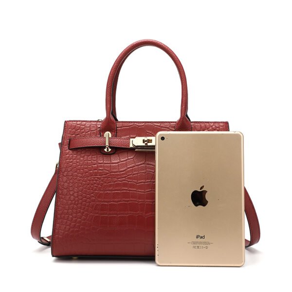 BW7A4559 2025 New Arrival Women’s Genuine Leather Top-Handle Handbag – Elegant & Functional for Everyday Sophistication