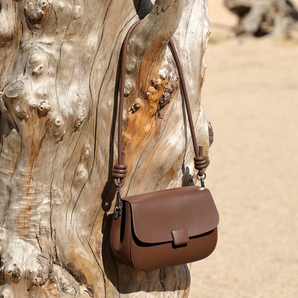 4P3A0057 Genuine Leather Crossbody Shoulder Bag — Vintage Small Square Design