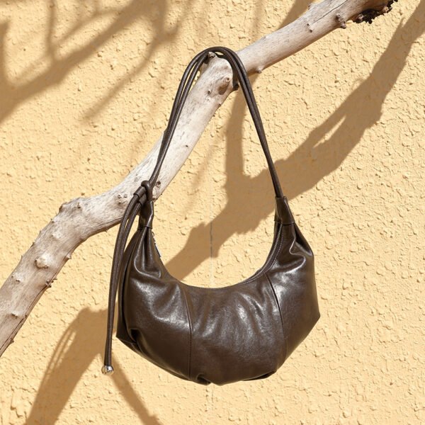 4P3A0059 Leather Hobo Shoulder Bag — Vintage Horn-Shaped Handbag