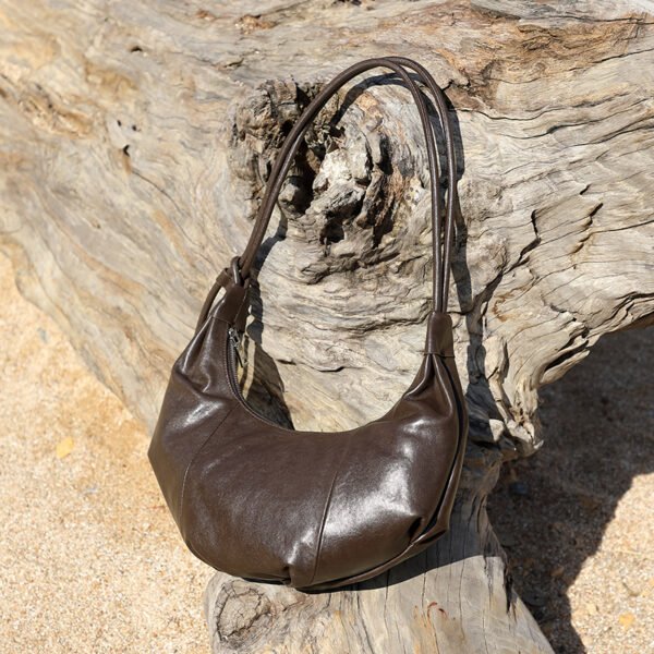 4P3A0068 Leather Hobo Shoulder Bag — Vintage Horn-Shaped Handbag