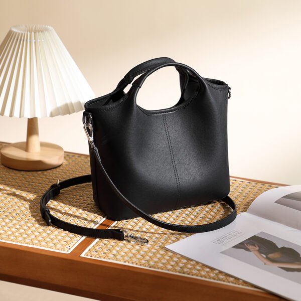 Vintage Leather Shoulder Bag — Elegant Crossbody Handbag