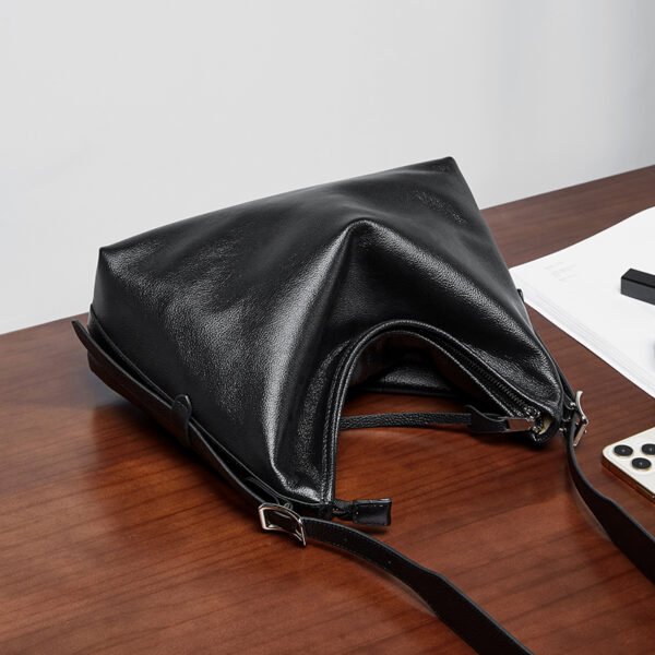 800X800主图_0000_无题会话12745 Genuine Leather Shoulder Tote Bag – Elegant Underarm Style