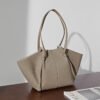 Full Grain Leather Tote Bag – Large Capacity Commuter Handbag for Women