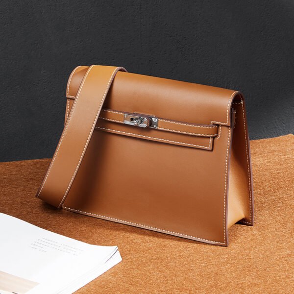 Cowhide Leather Large Capacity Tote Bag — Minimalist Daily Style