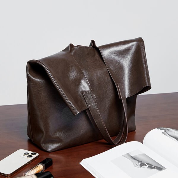 Full-Grain Leather Tote Bag — Versatile Commuter Style