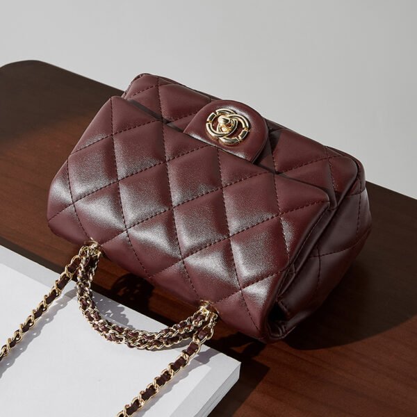 800X800主图_0004_无题会话13797 Quilted Leather Chain Bag — Elegant Crossbody Handbag