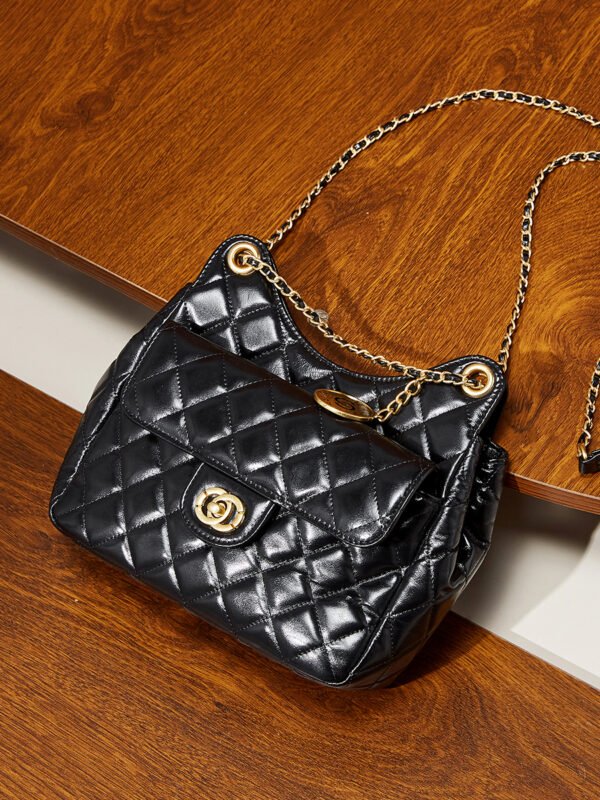 900X1200主图_0002_无题会话9119 Soft Leather Quilted Chain Shoulder Crossbody Bag — Chic Flap Purse