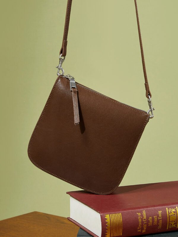 900X1200主图_0012_场景图 (5) Genuine Leather Bucket Shoulder Crossbody Bag — Compact Phone Tote