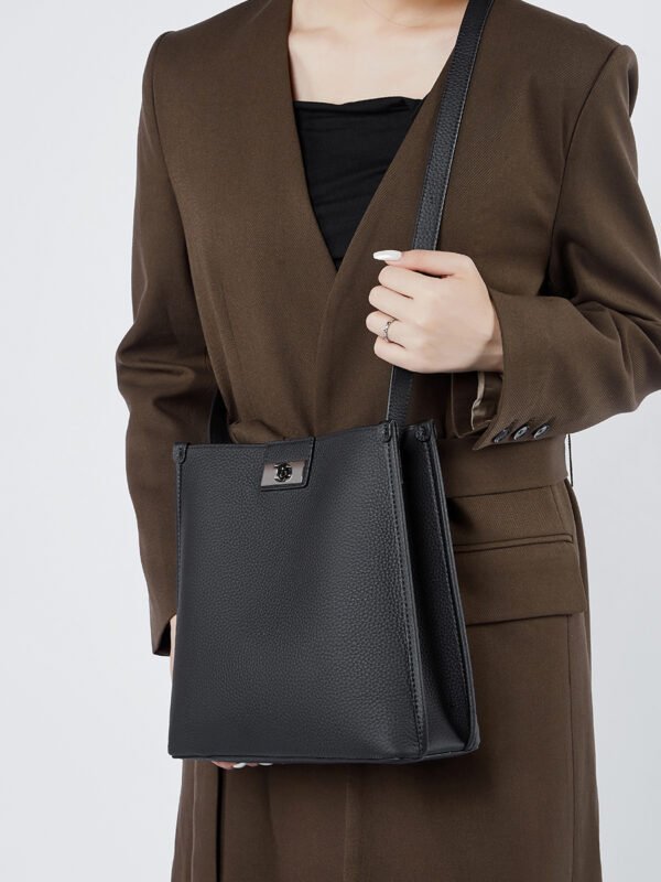 Genuine Leather Commuter Bucket Bag – Large Capacity Shoulder & Crossbody