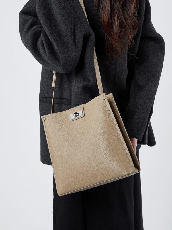 Genuine Leather Commuter Bucket Bag – Large Capacity Shoulder & Crossbody