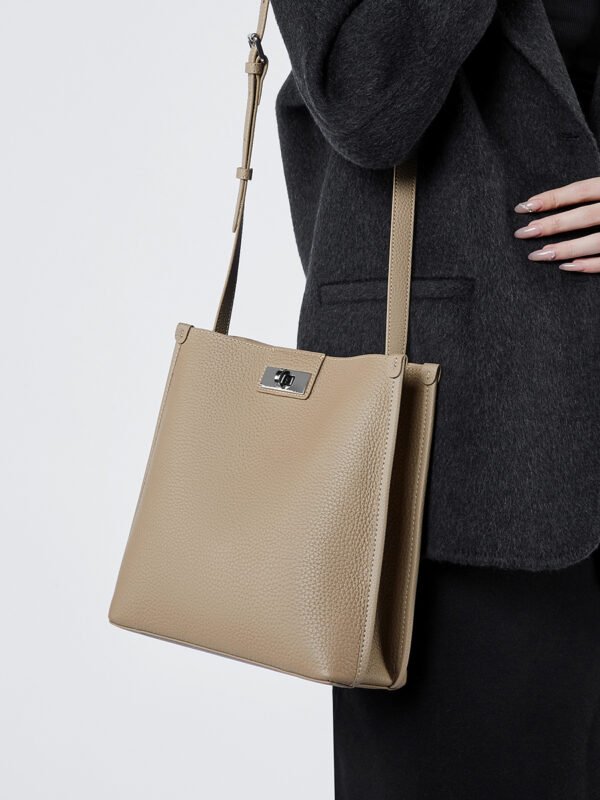 Genuine Leather Commuter Bucket Bag – Large Capacity Shoulder & Crossbody