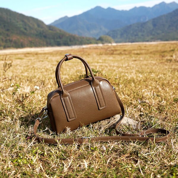 DSC01535 Vintage Leather Shoulder Bag — Versatile Commuter Tote