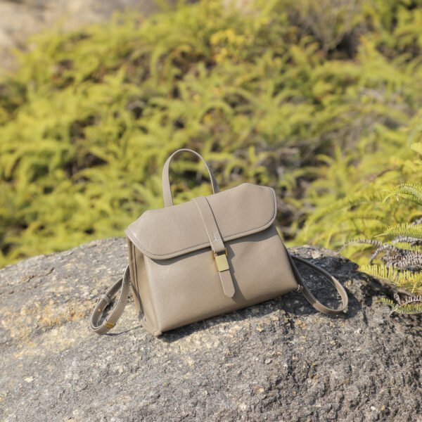 Leather Crossbody Satchel — Vintage Spring/Summer Messenger Bag
