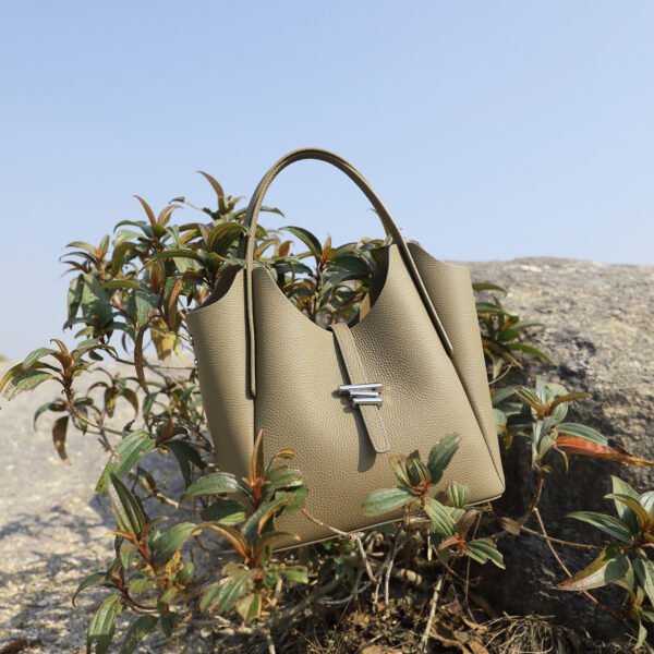 Leather Commuter Handbag — Versatile Shoulder & Crossbody