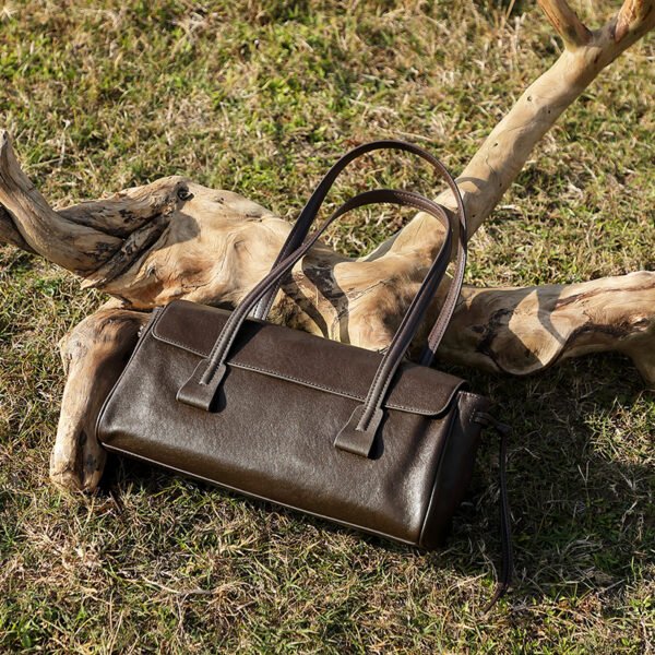Full-Grain Leather Baguette Bag — Vintage Shoulder Style