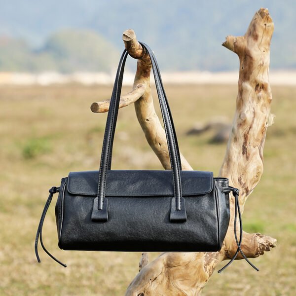 Full-Grain Leather Baguette Bag — Vintage Shoulder Style