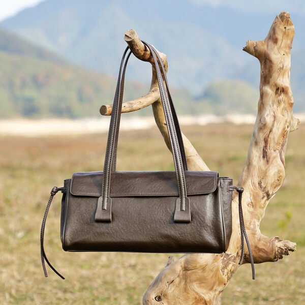 Full-Grain Leather Baguette Bag — Vintage Shoulder Style