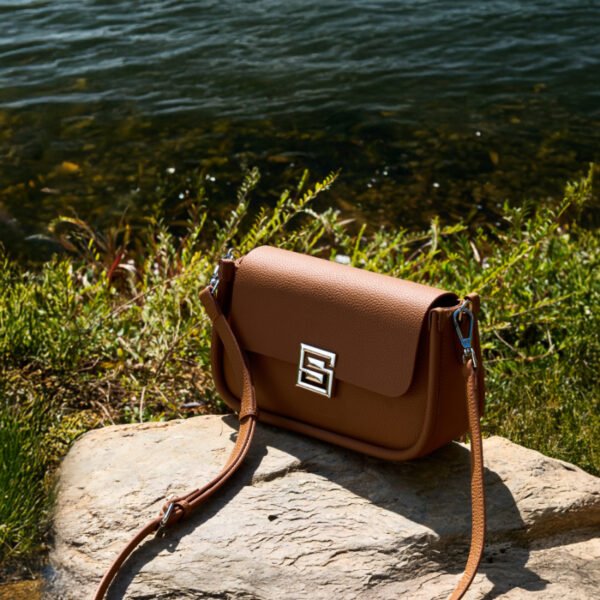 画板 1 Genuine Leather Square Crossbody Bag — Stylish Retro Shoulder